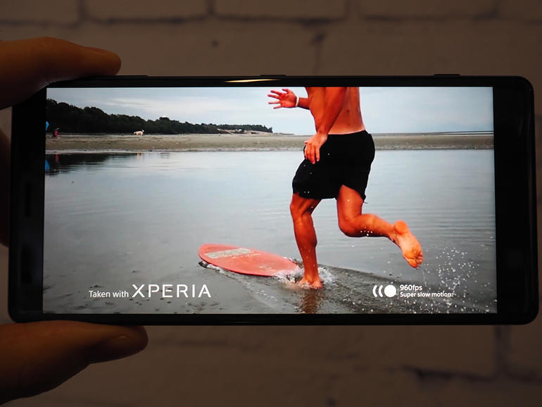 SONY XPERIA XZ2 DISPLAY