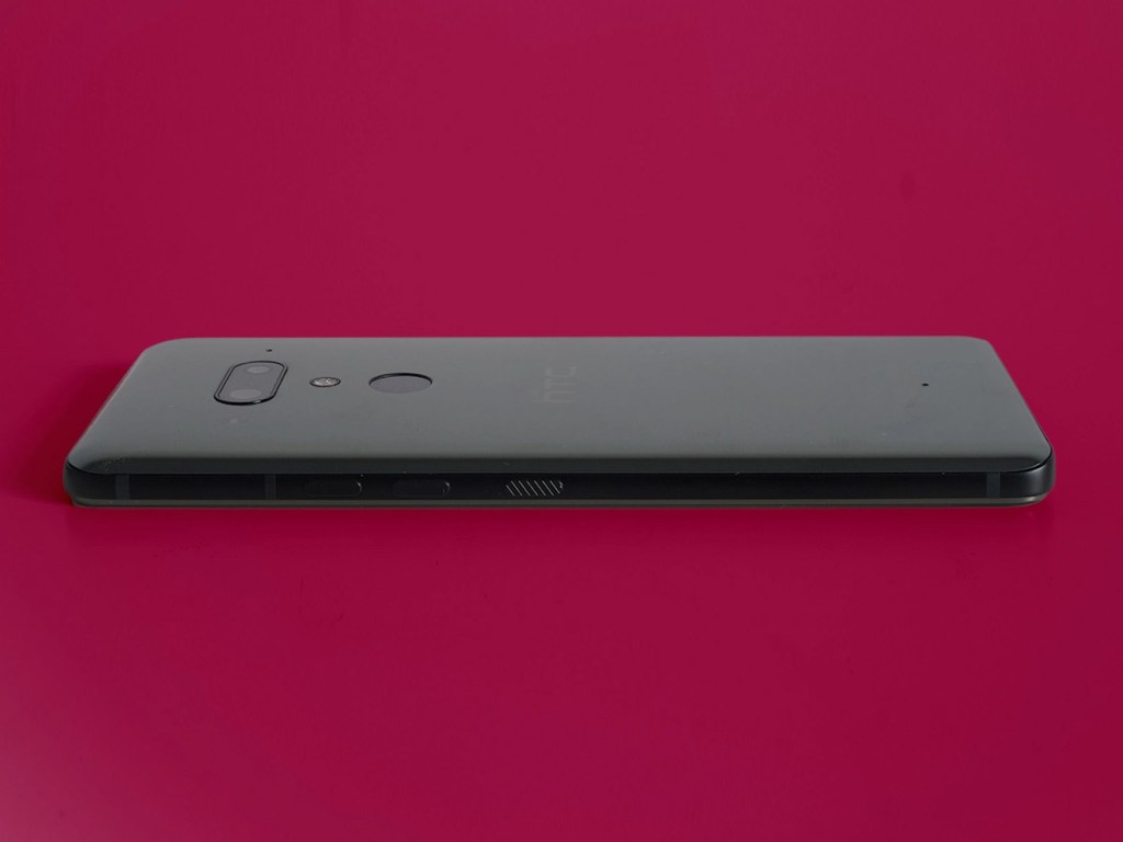 HTC U12+ side profile on red background