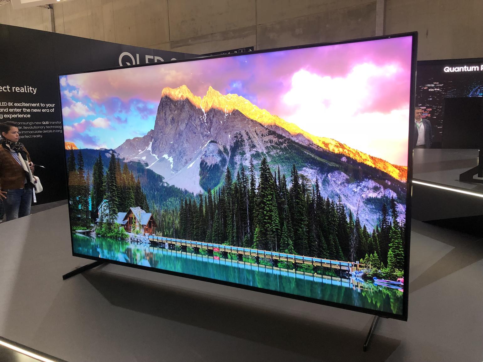 SAMSUNG Q900R QLED 8K FIRST IMPRESSIONS