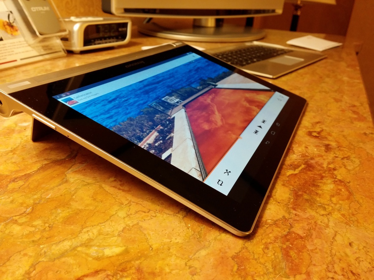 Lenovo Yoga Tablet hands-on review: kickng up a fuss