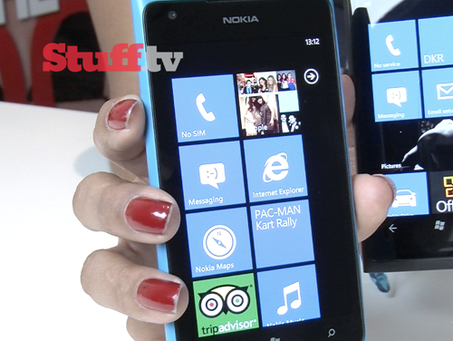 New video! Nokia Lumia 900 – does bigger mean better?