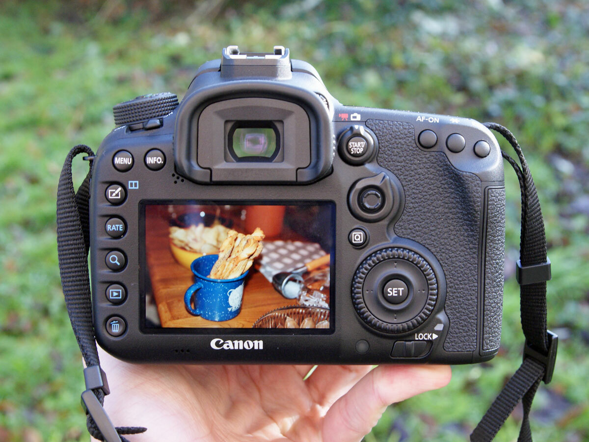 The rear screen is clear, but no huge leap over the original 7D