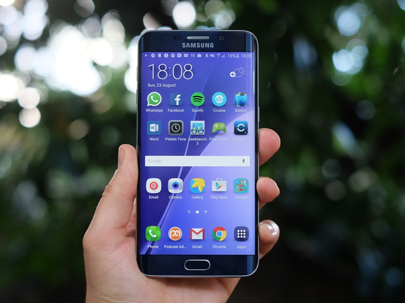 The Samsung Galaxy S7 will apparently have a curved screen as standard