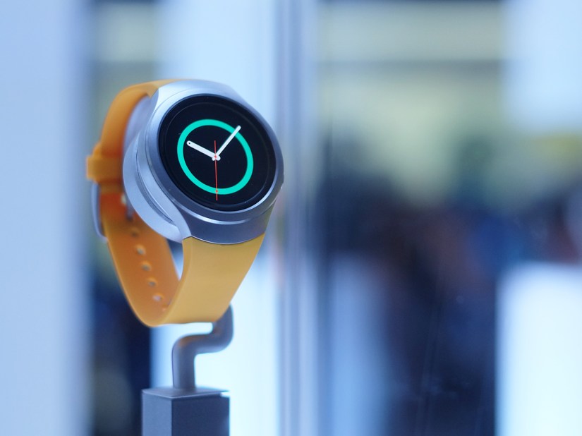 Fully Charged: Samsung’s Gear S2 eyeing iPhone support, and Steve Jobs movie earns raves