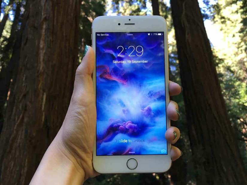 Apple’s first iPhone with an OLED screen could release in 2017