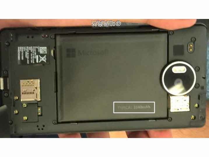 Power for days: Microsoft Lumia 950 XL will land with a hefty removable battery