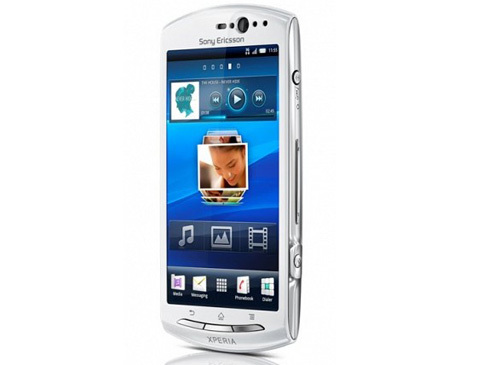 Sony Ericsson Xperia neo V arrives