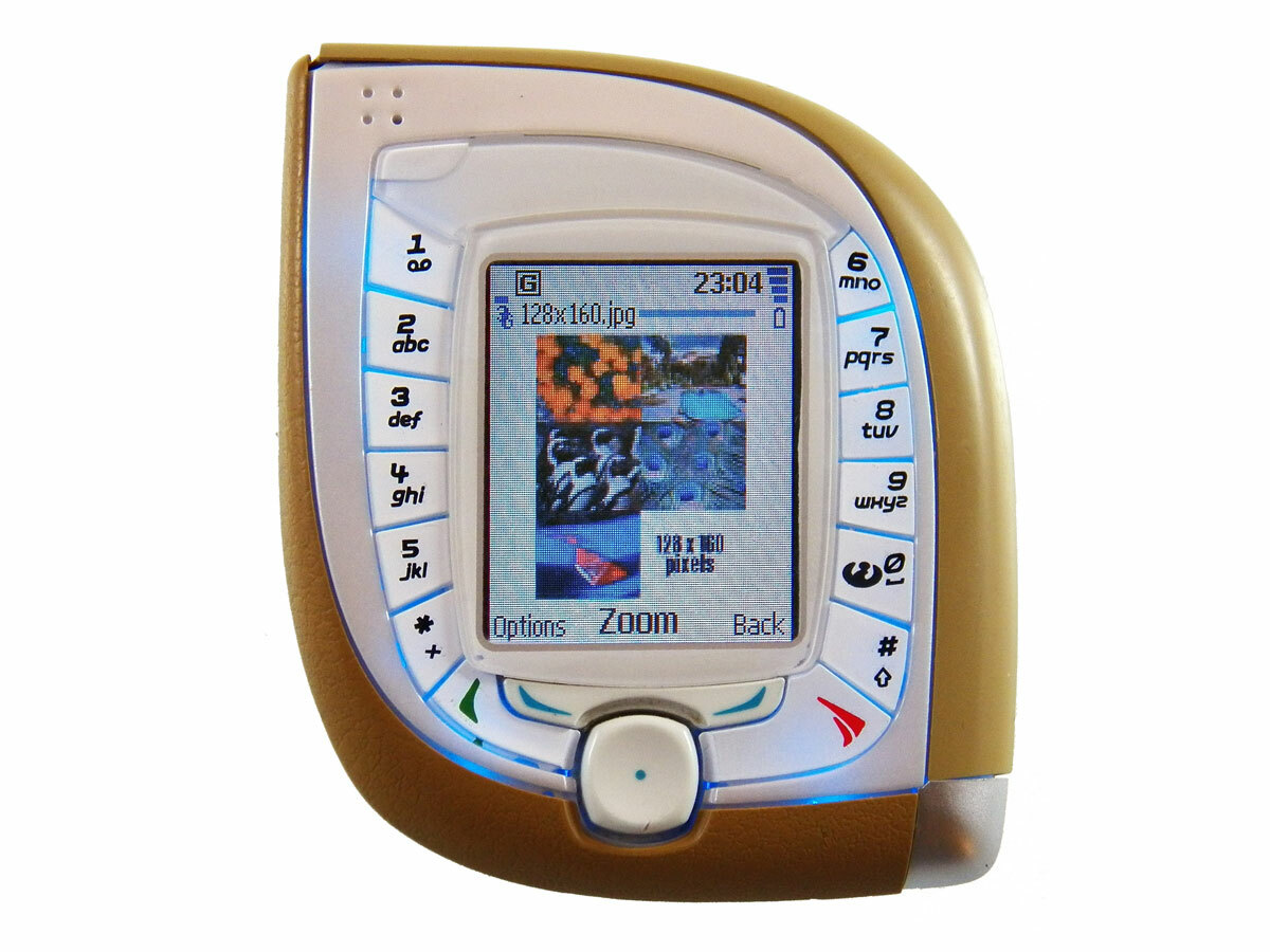 Nokia 7600 (2004)