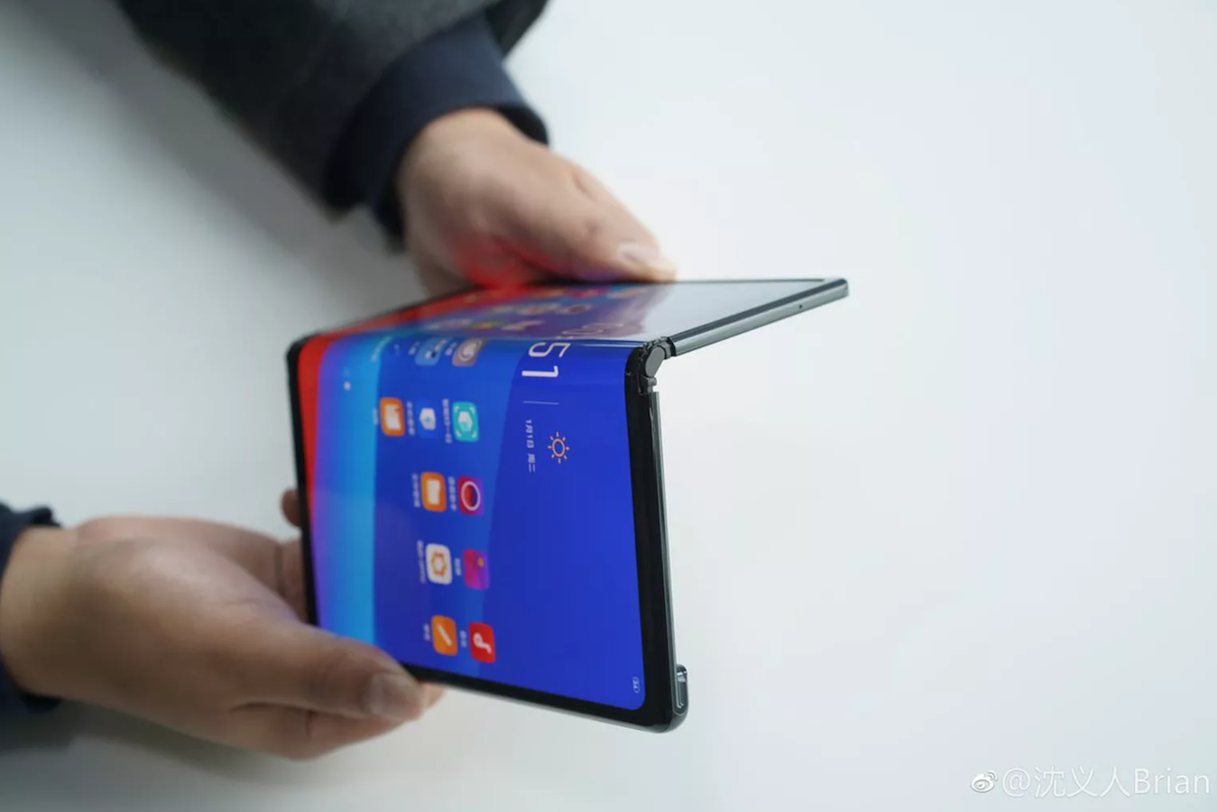 Oppo: Foldable phone, 10x zoom