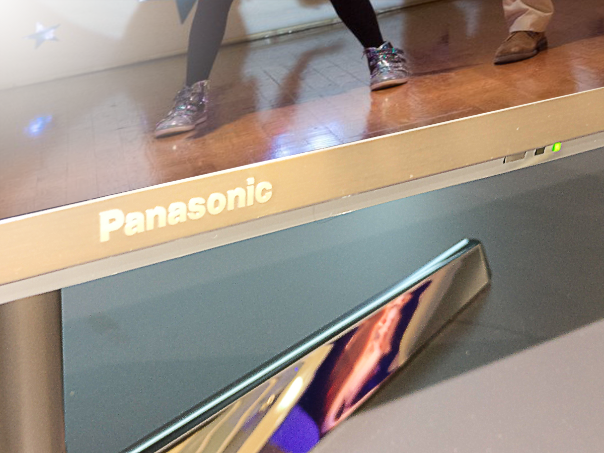 Panasonic EX750 design: slim, silver and swivelling