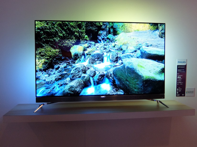 Philips 901F OLED TV with ambilight hands-on review