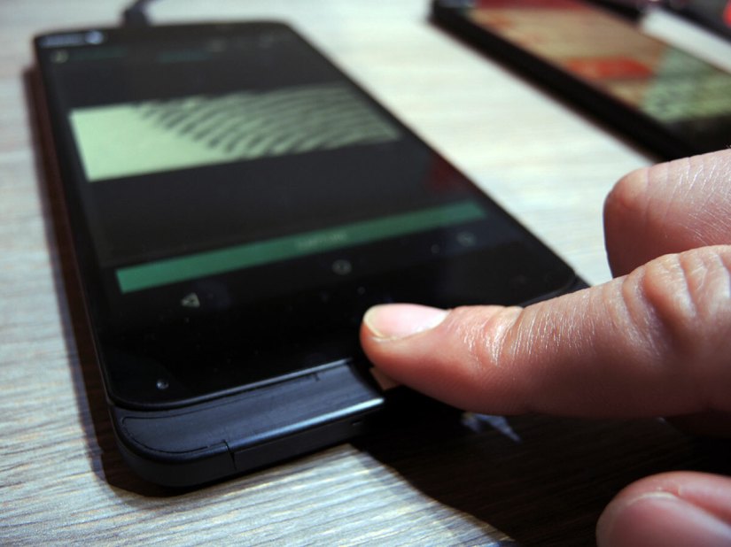 MWC 2015: Your phone’s touchscreen could scan your fingers, right down to their pores