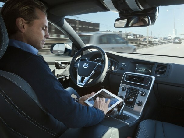 Self-driving cars to roll onto UK roads in 2015