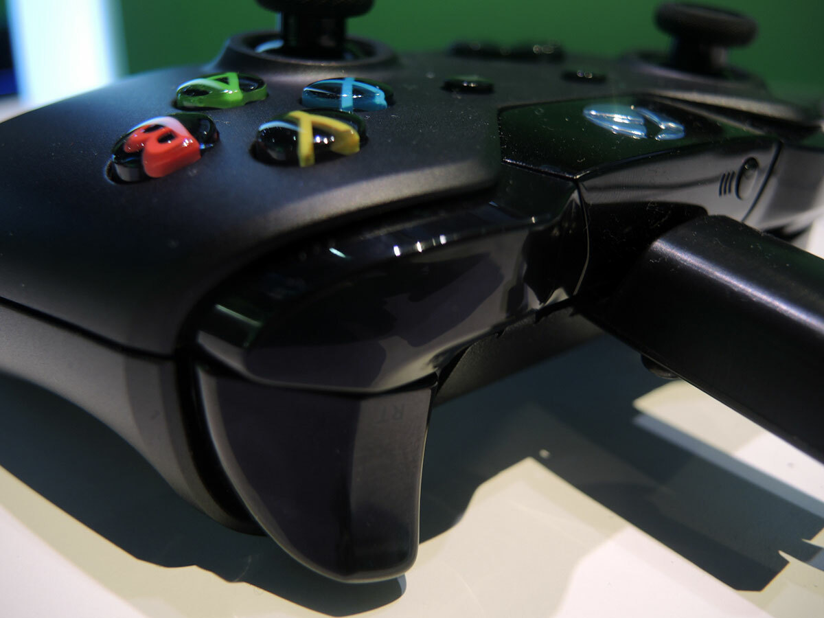 Xbox One vs PS4 – controller showdown