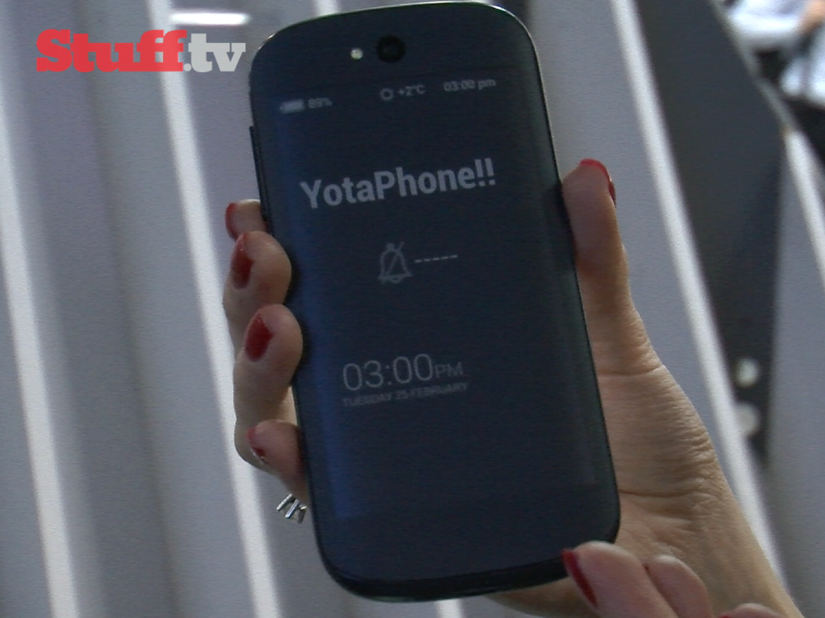 Video: Yotaphone 2 hands-on review