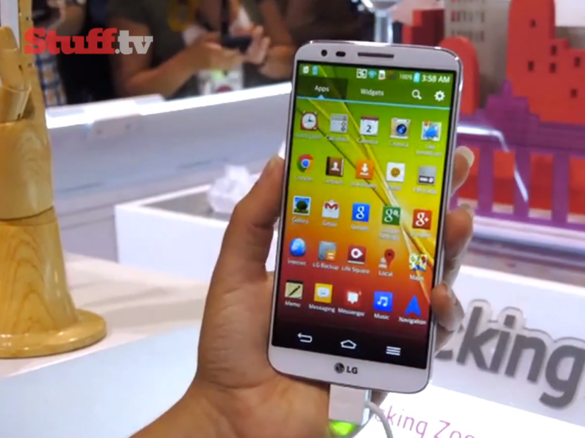 Video: LG G2 – stunning HD screen at the front, buttons round the back