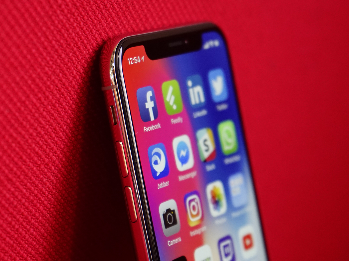 iPhone X love and hate: that screen