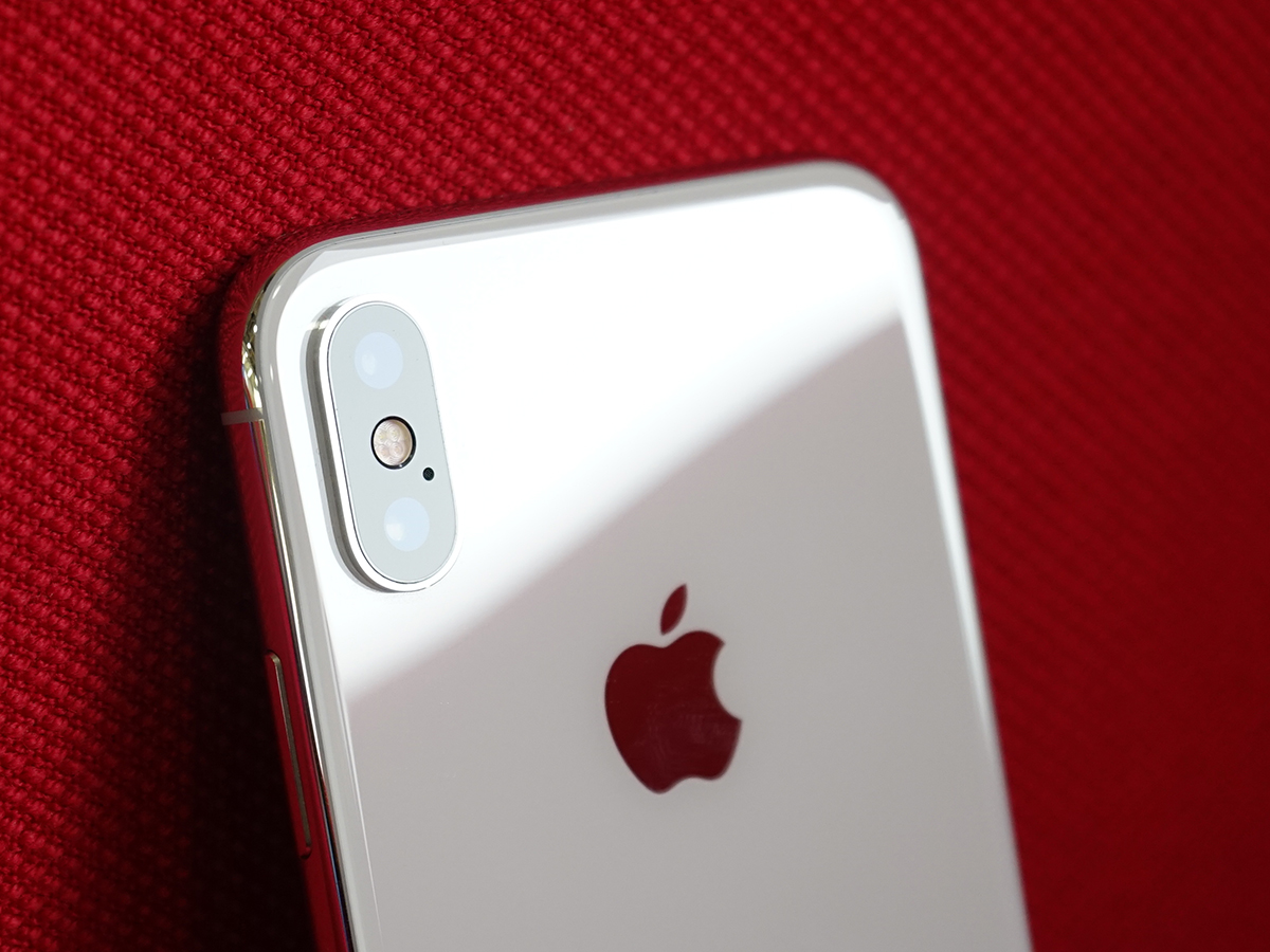 iPhone X love and hate: the camera bump