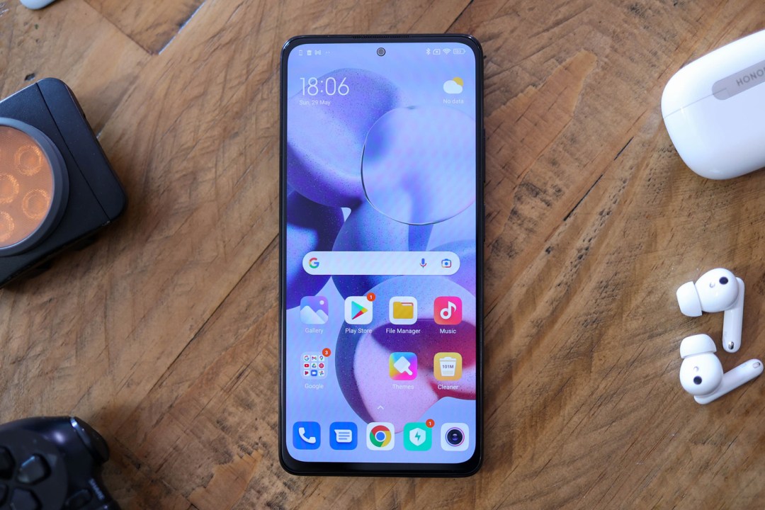 Stuff Redmi Note 11 Pro 5G smartphone review face on view of front of phone showing the Android homescreen