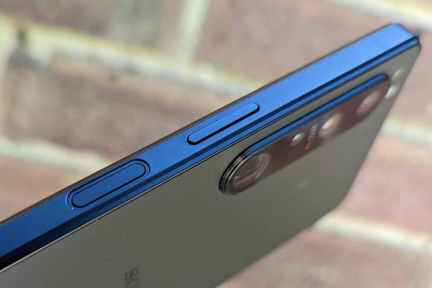 Stuff Sony Xperia 1 IV review fingerprint sensor