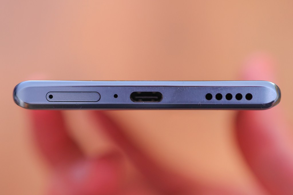 Honor 70 hands-on review USB port