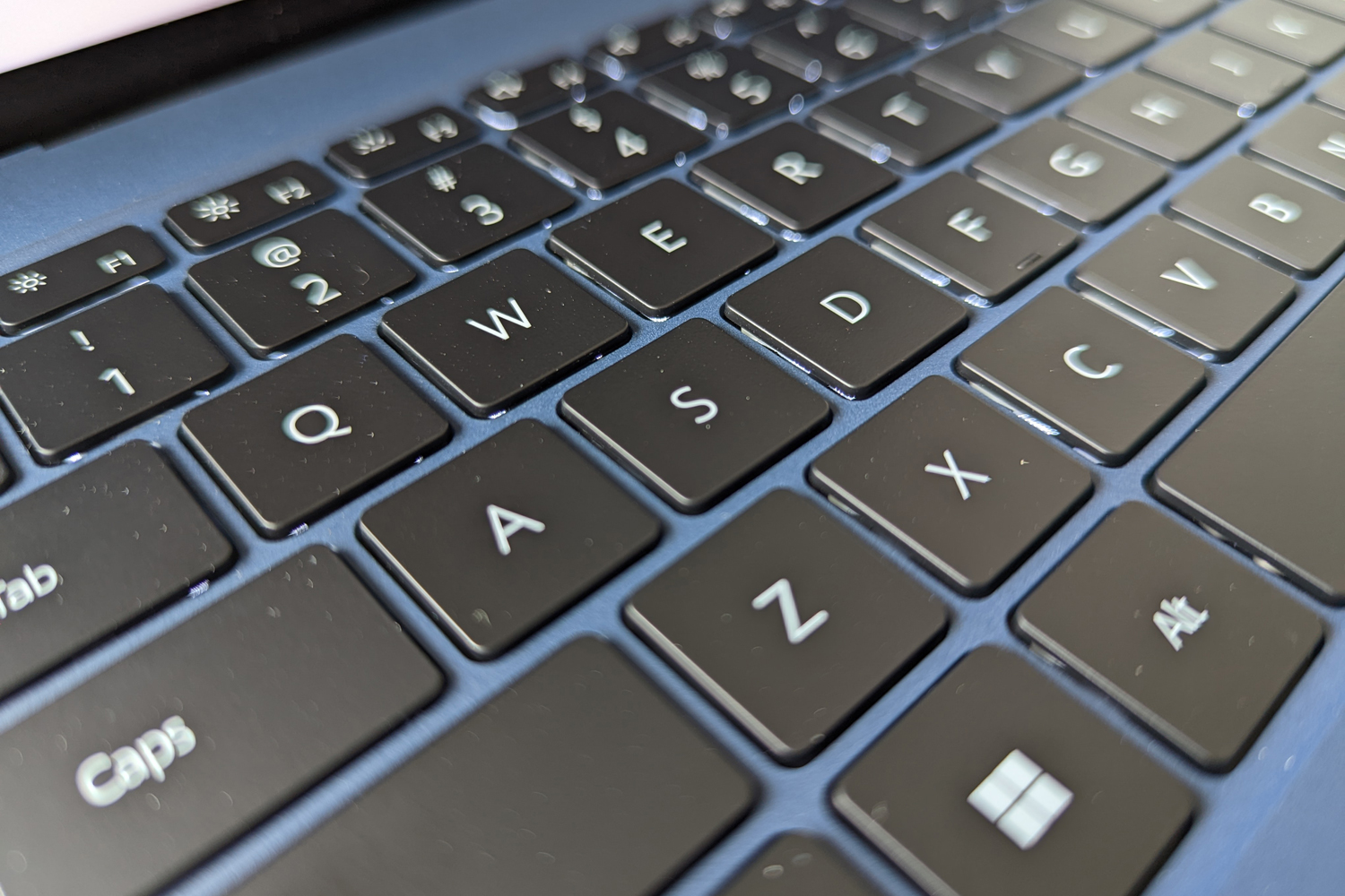 Huawei Matebook X Pro 2022 laptop keyboard keys