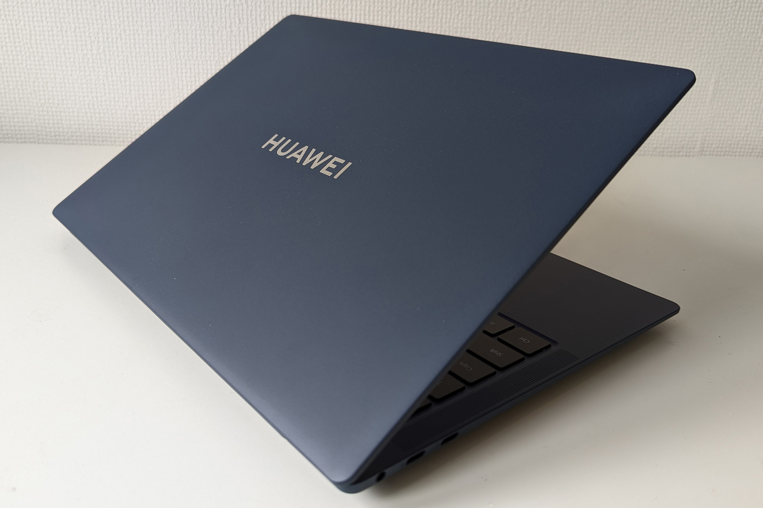 Huawei Matebook X Pro 2022 laptop lid