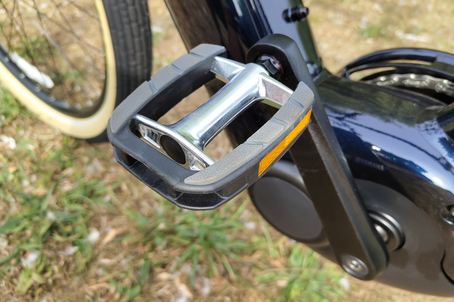 Momentum Transend E+ electric bike review pedals