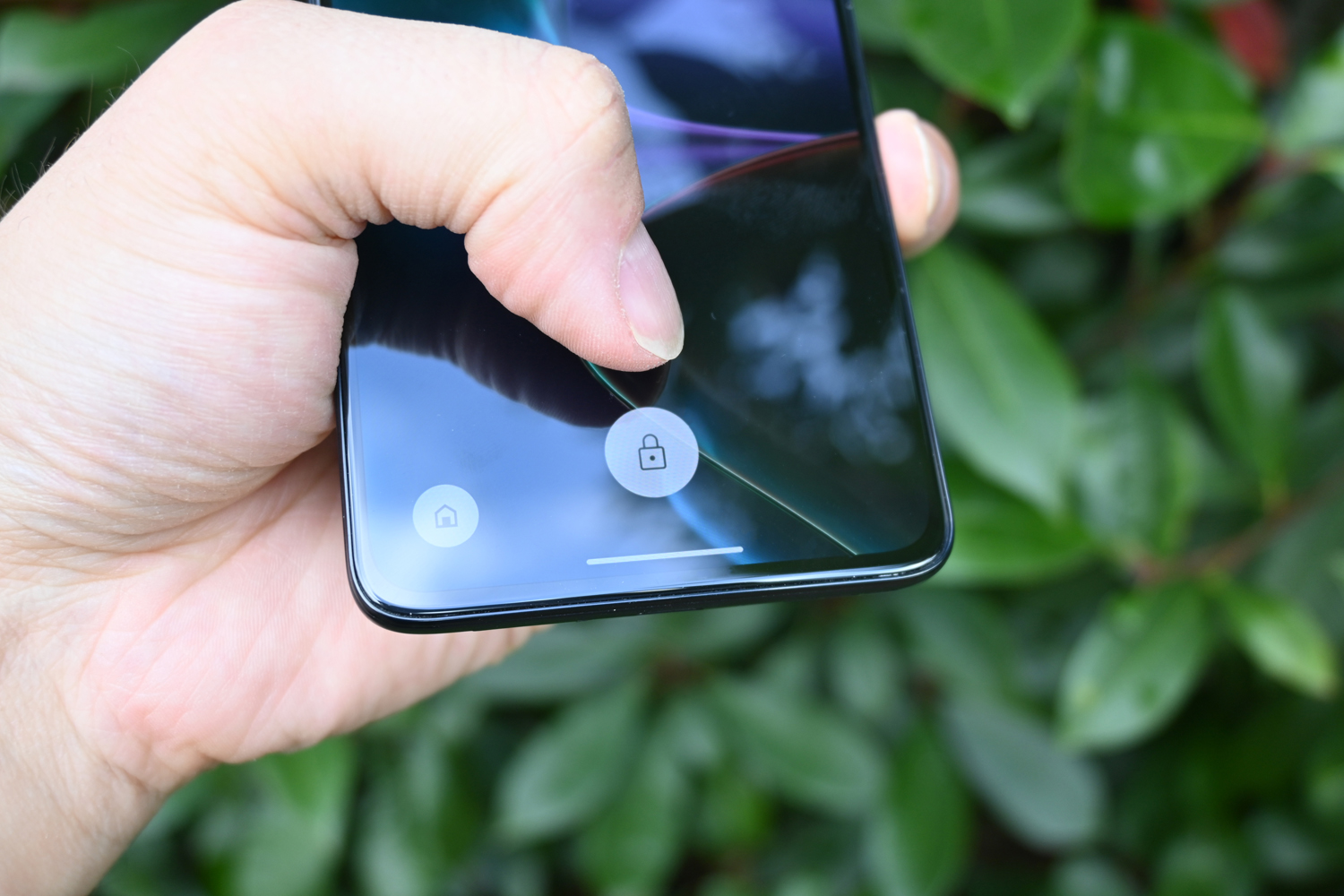 Motorola Edge 30 smartphone fingerprint sensor