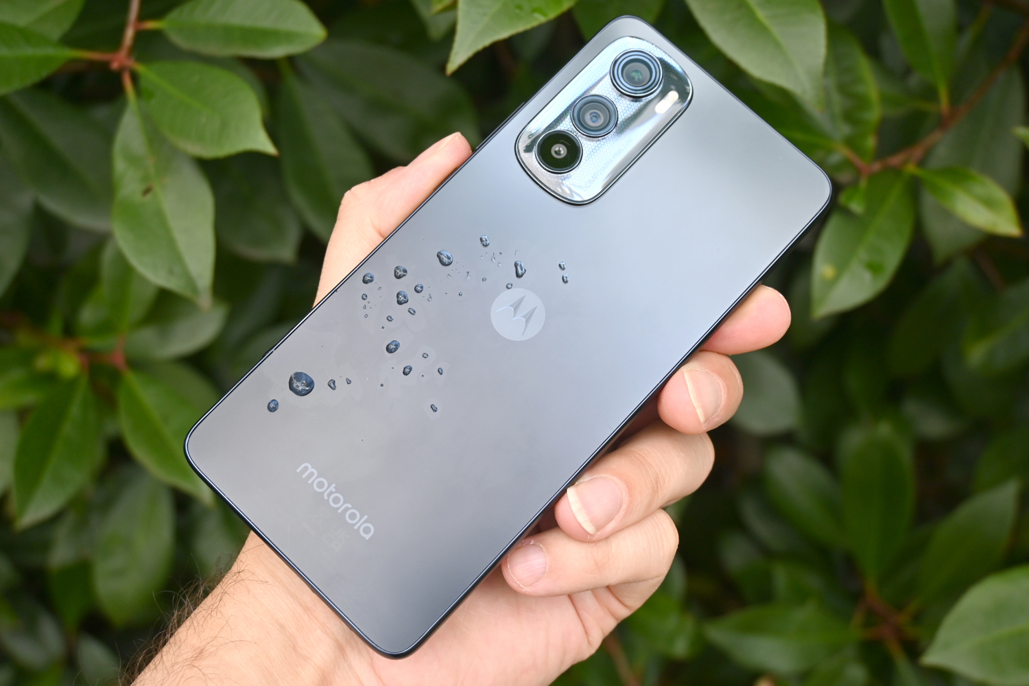 Motorola Edge 30 smartphone water