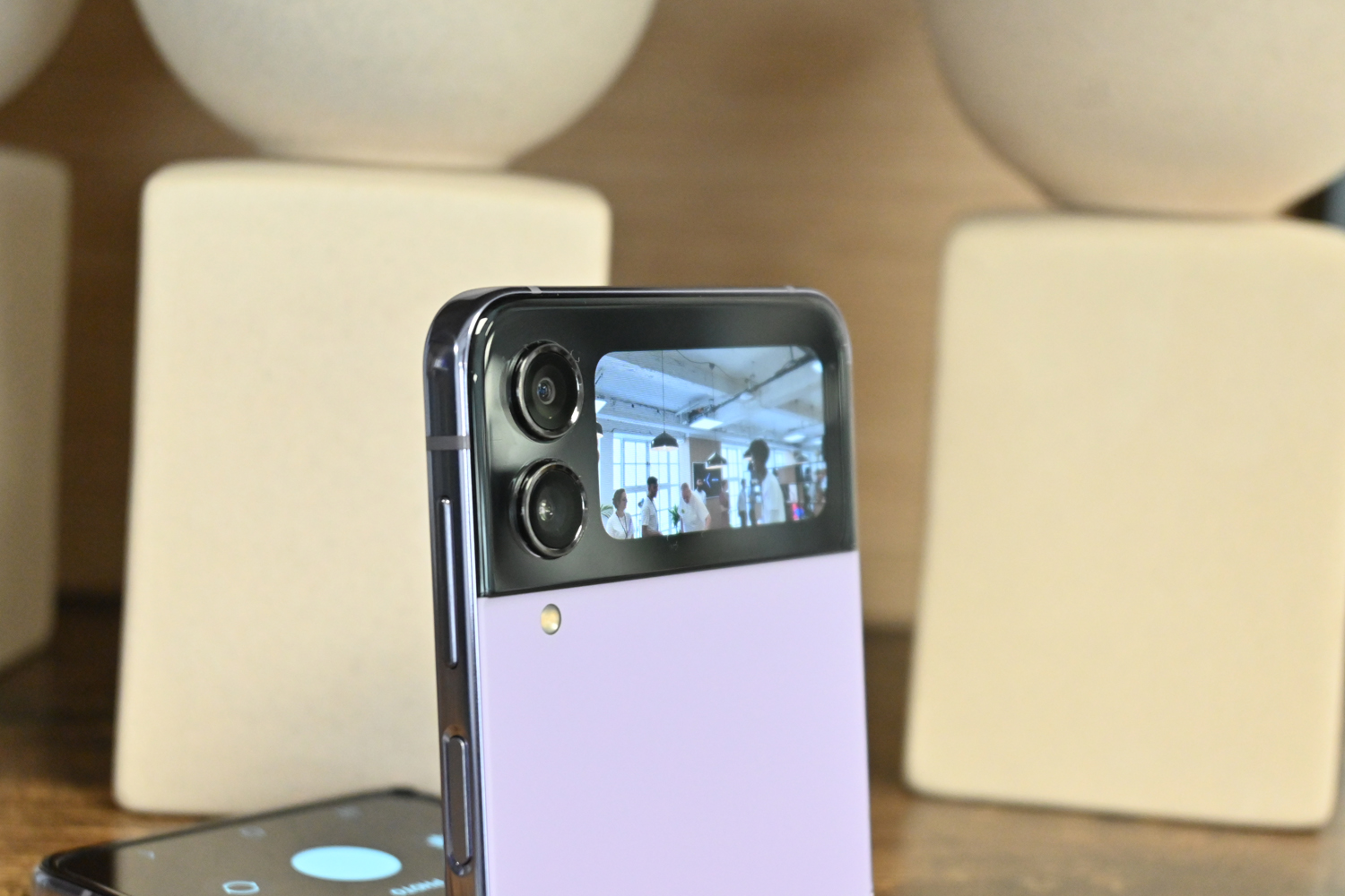 Samsung Galaxy Z Flip 4 cover screen camera viewfinder
