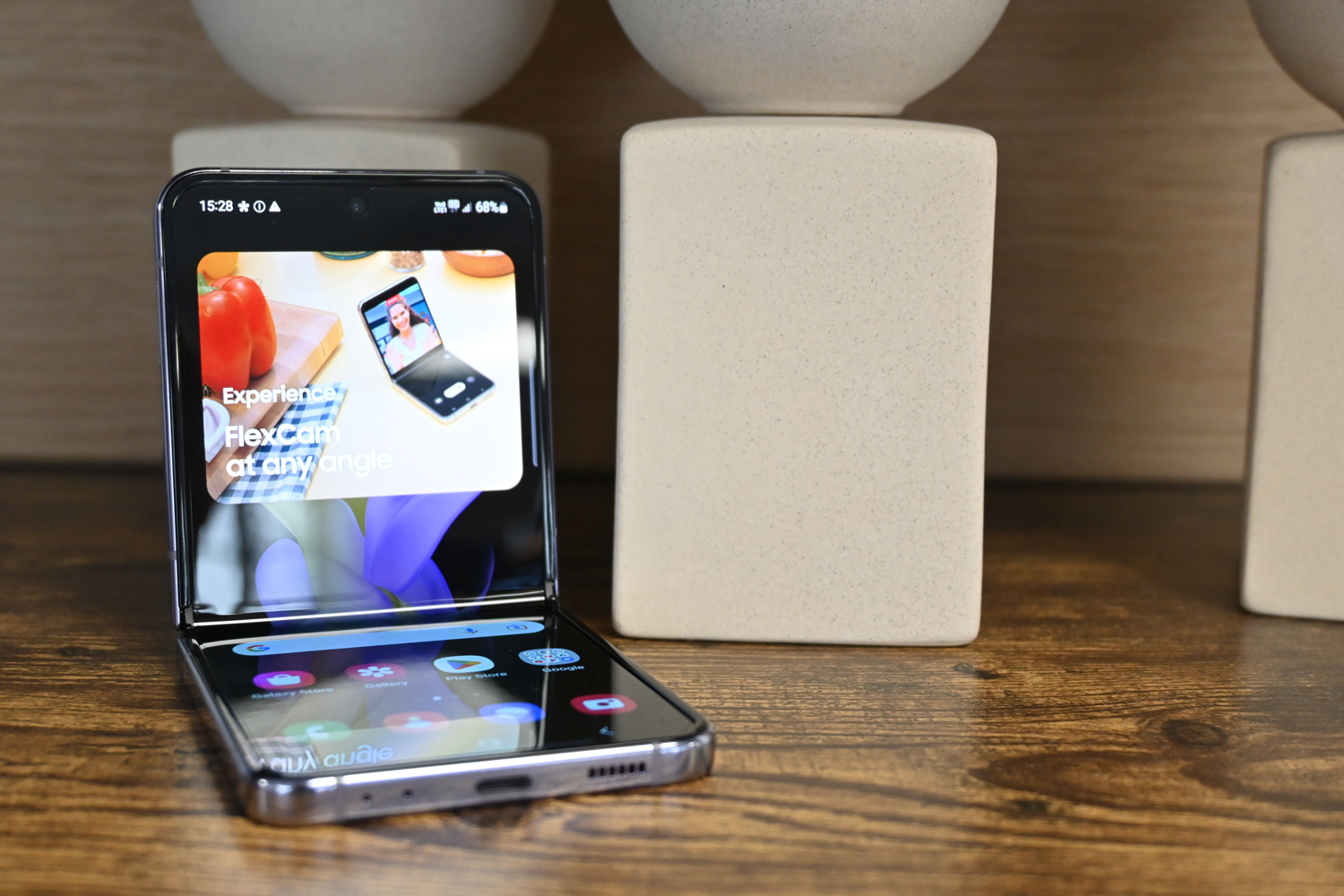 Samsung Galaxy Z Flip 4 unfolded homescreen