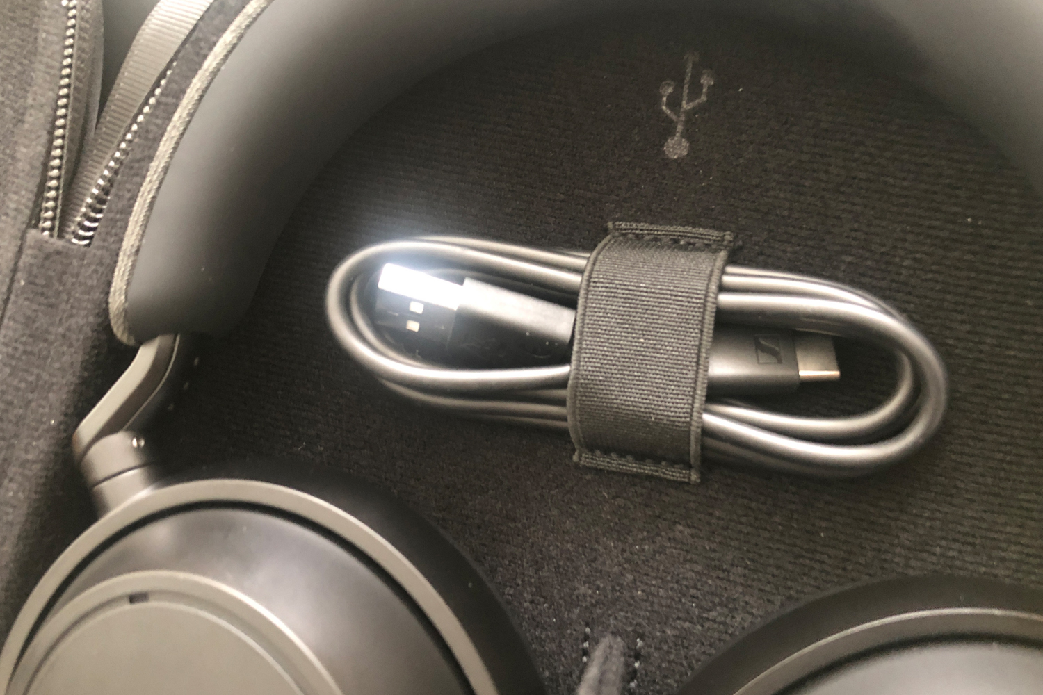 Sennheiser Momentum 4 headphones USB cable