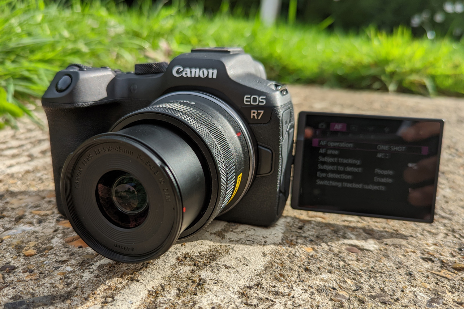 Canon EOS R7 front screen rotated