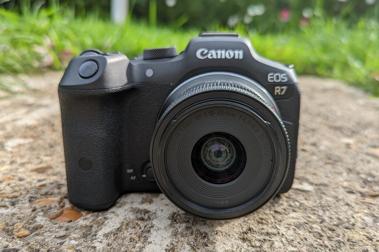 Canon EOS R7 front