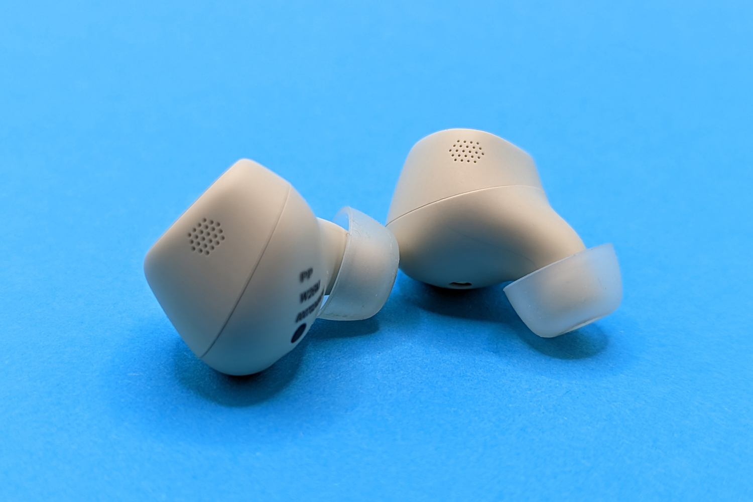 Jabra Elite 5 buds microphones