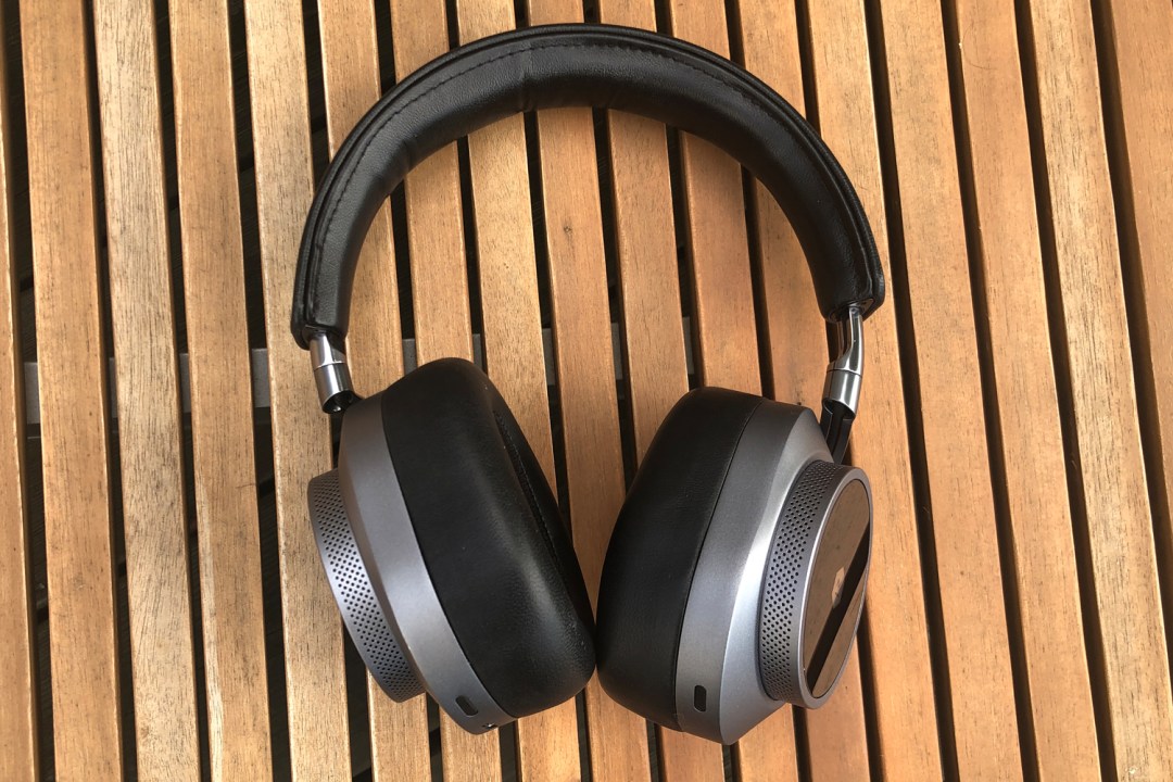 Master Dynamic MW75 review lead
