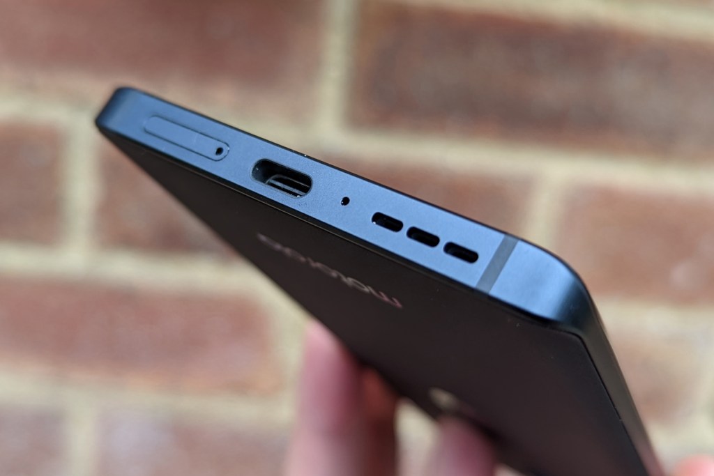 Motorola Edge 30 Fusion review USB-C