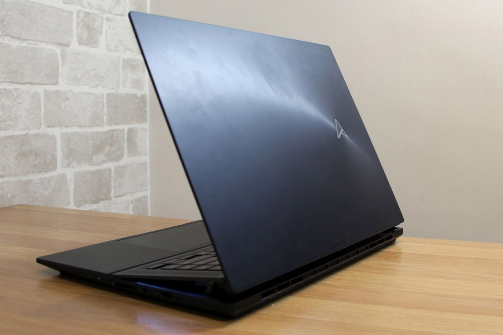 Asus Zenbook Pro 16X OLED lid