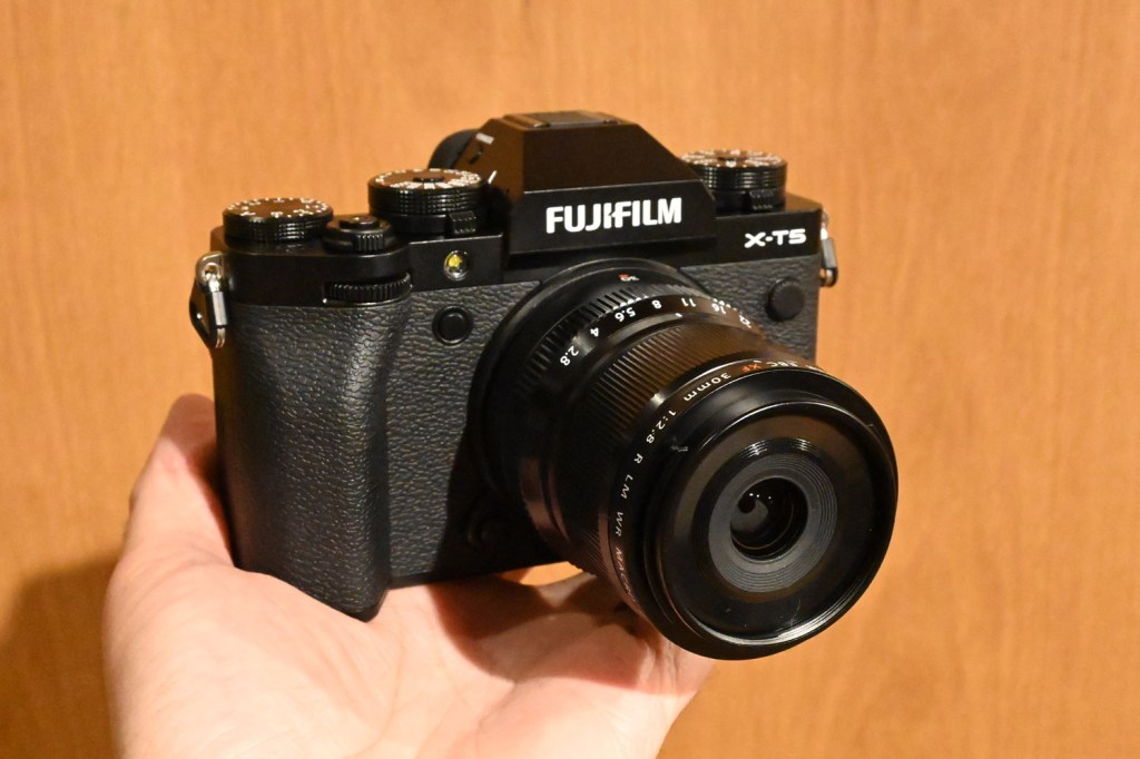 Fujifilm X-T5 hands-on review in hand