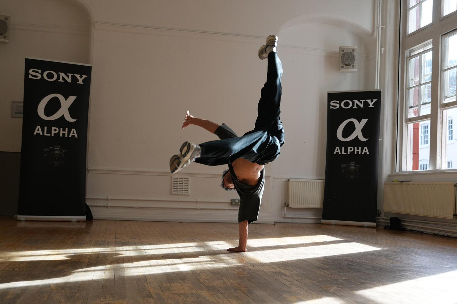 Sony a7R V samples breakdancers 1