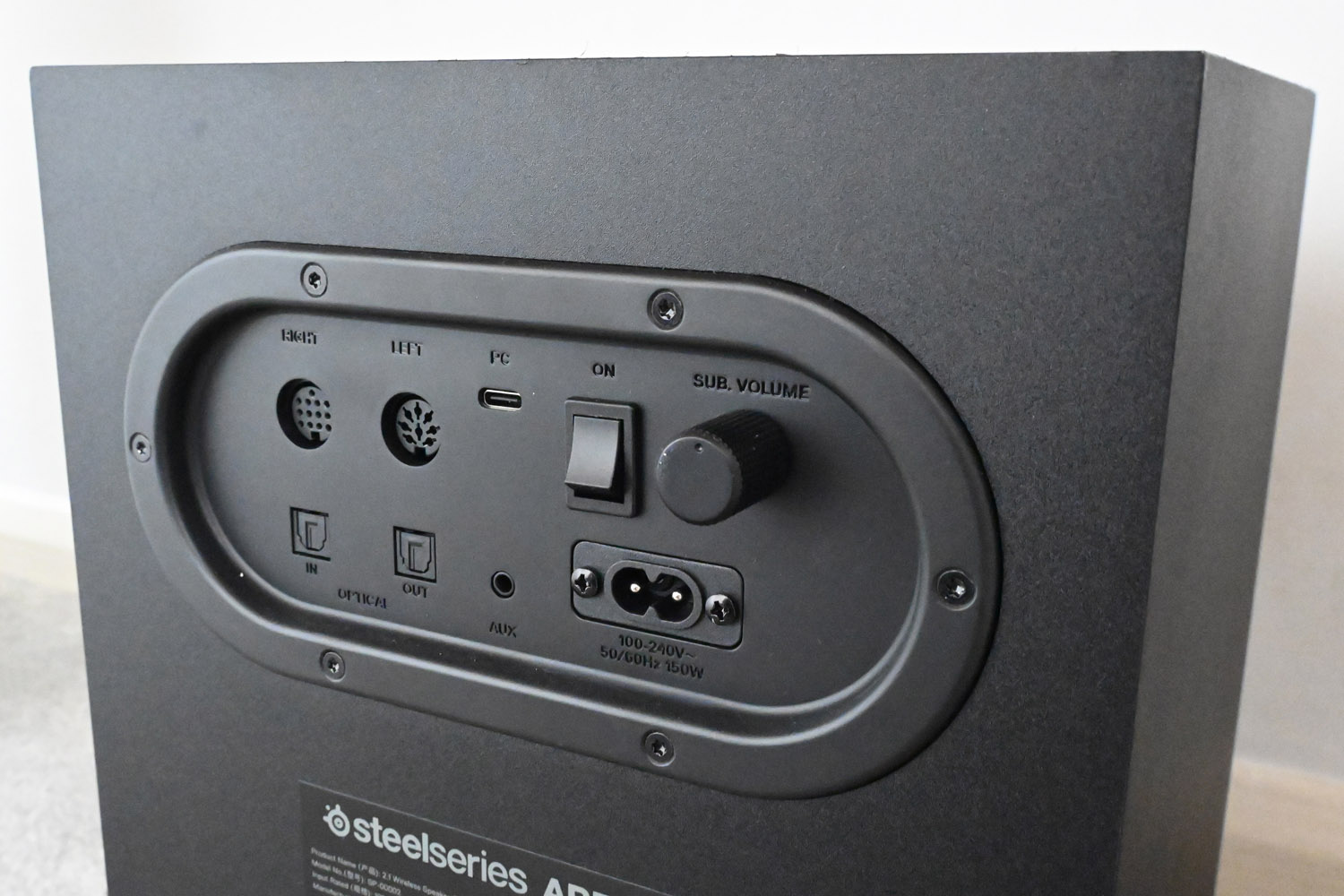 Steelseries Arena 7 subwoofer inputs