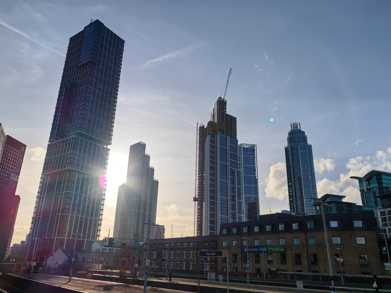 Huawei Mate 50 Pro camera samples skyscrapers