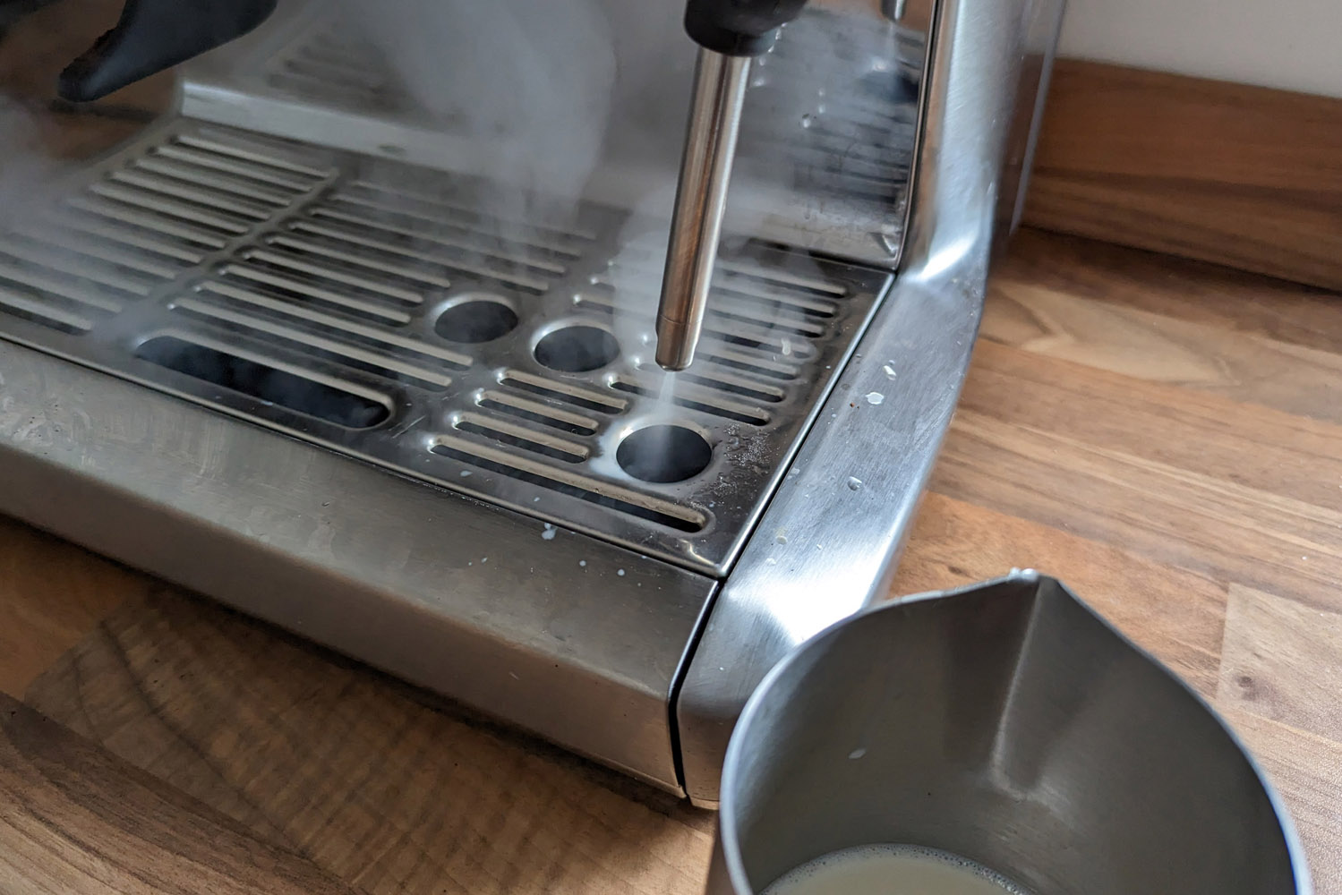 Sage Barista Express Impress steam wand