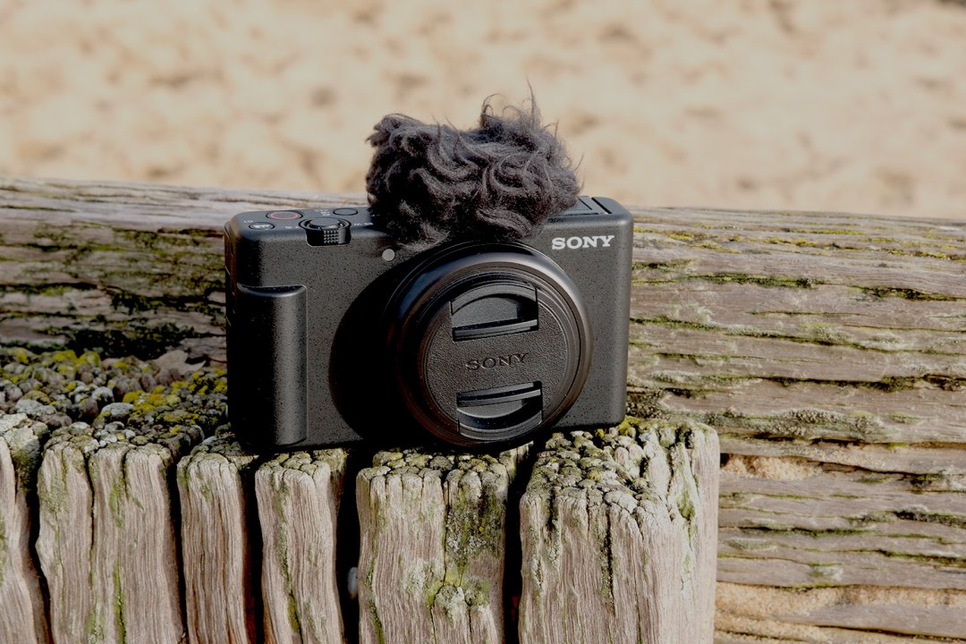 sony zv-1f front beach lens cap on