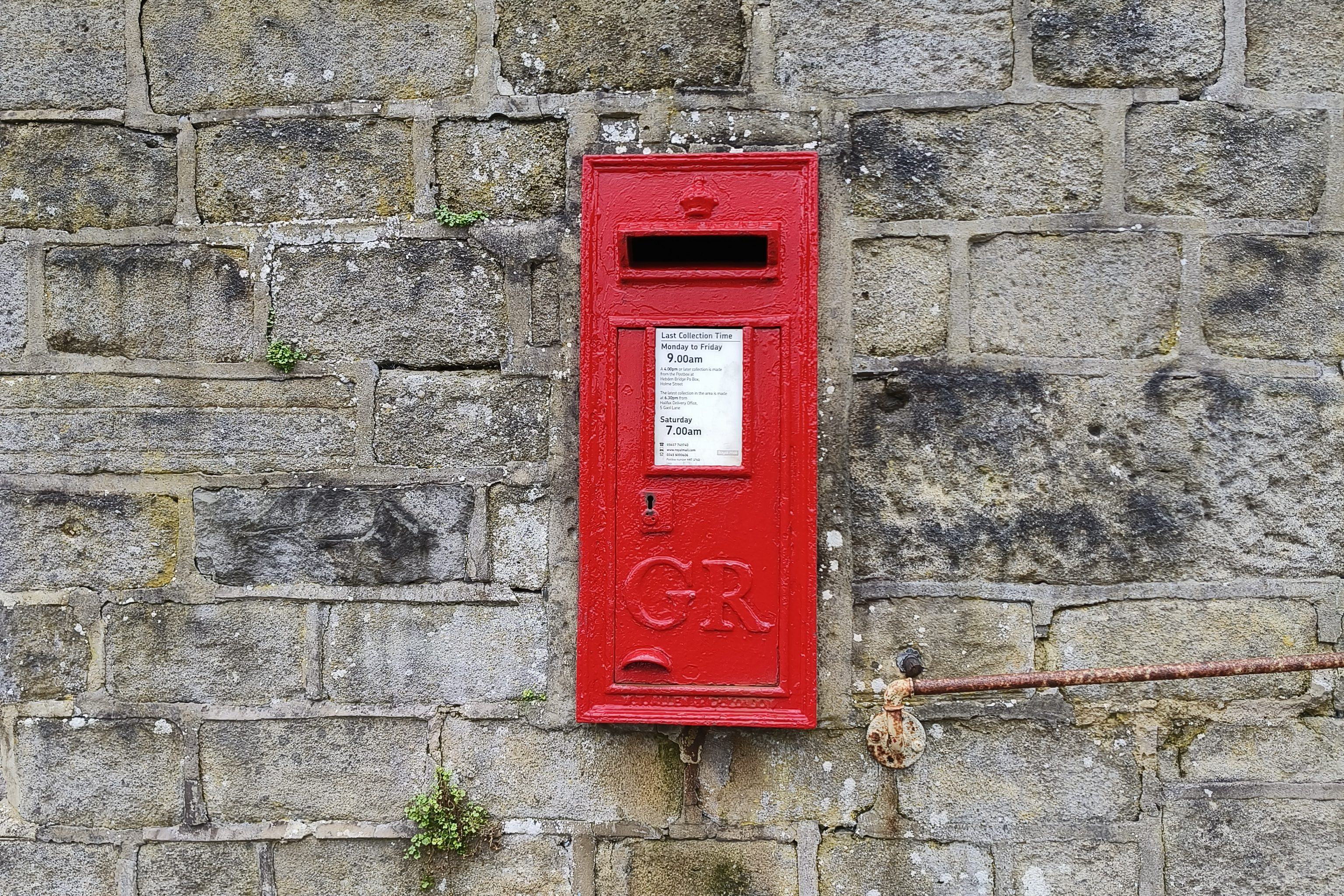 Red postbox image
