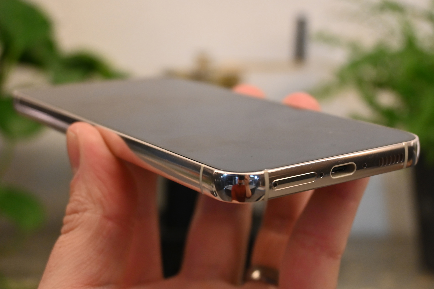 Samsung Galaxy S23 hands-on metal frame