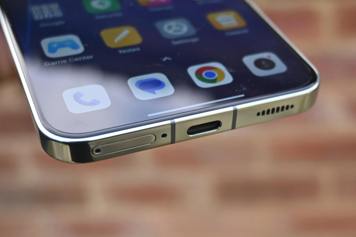 Xiaomi 13 review USB-C port