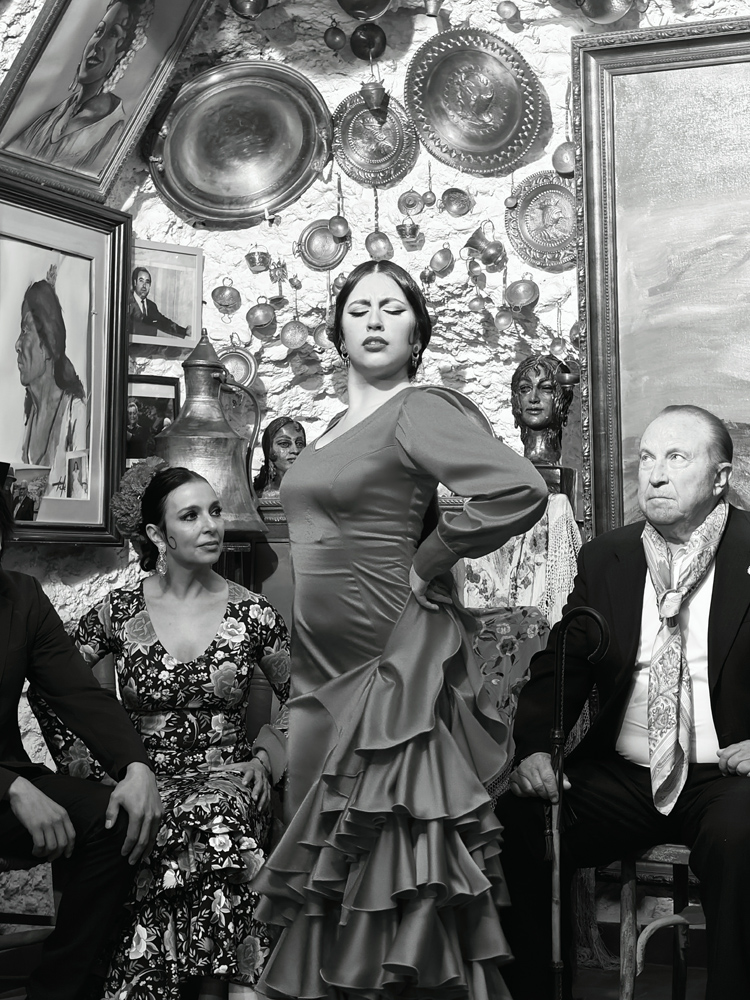 Oppo Find X6 Pro camera samples flamenco black and white