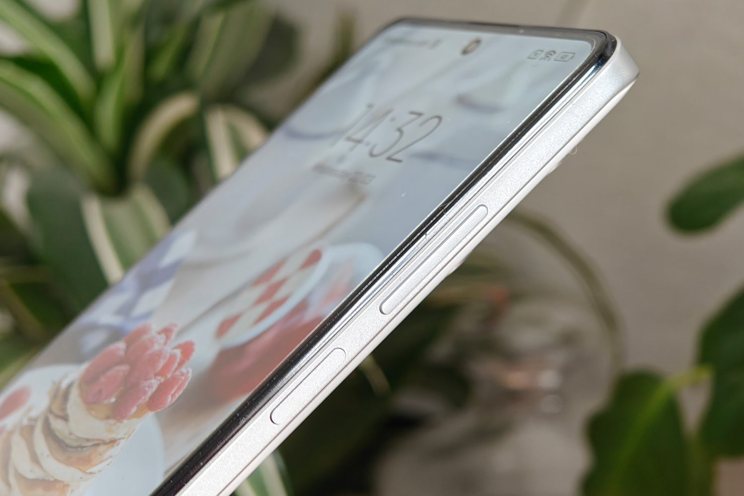 Redmi Note 12 Pro+ review fingerprint reader